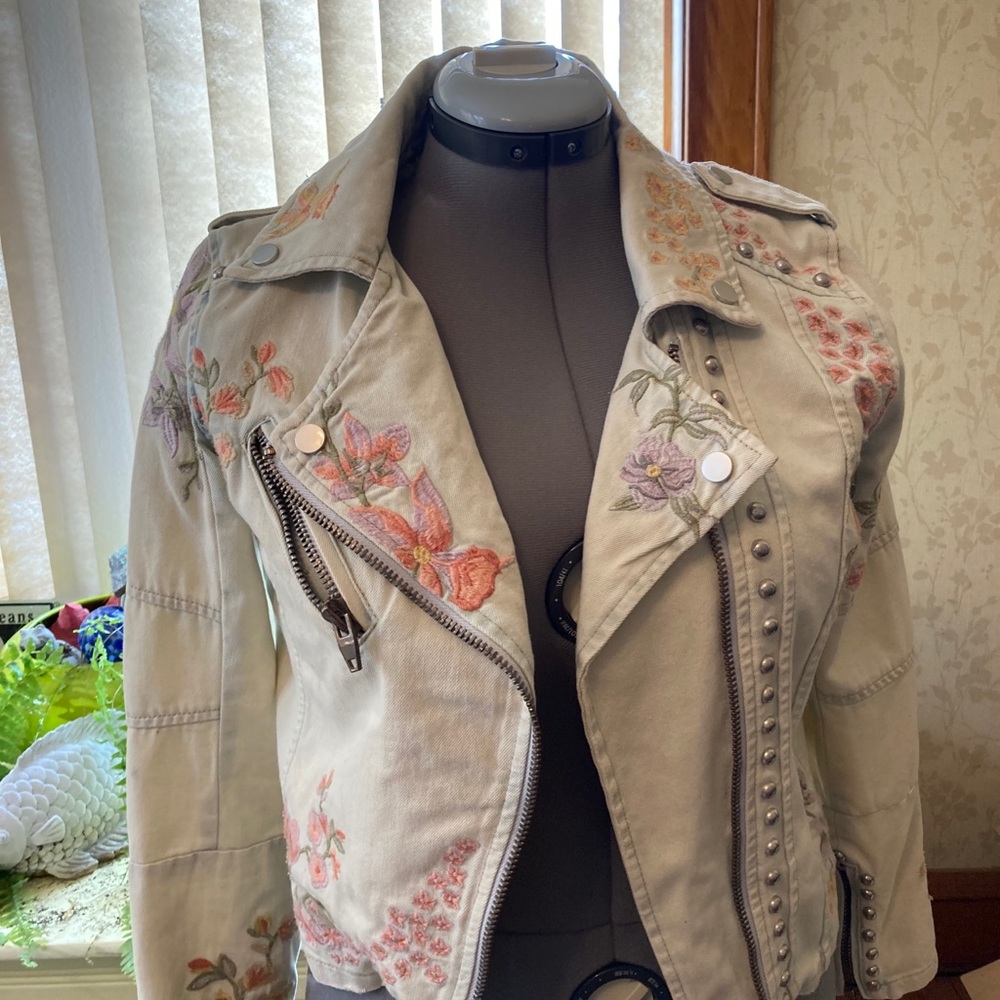 Blue Jean Embroidered Jacket w/studs@zippers